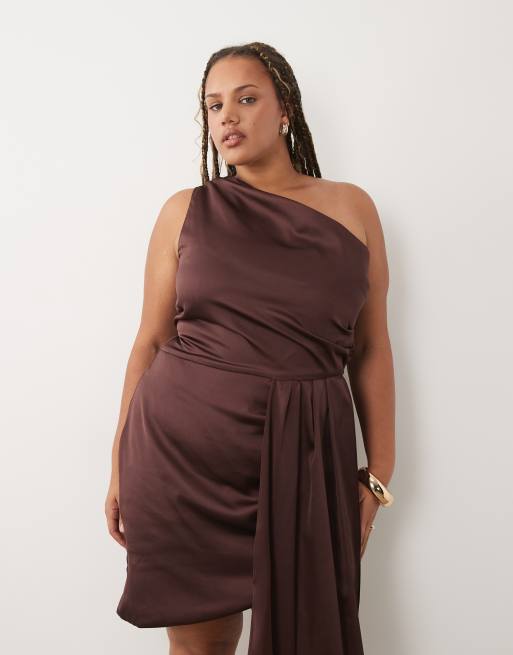 TFNC Plus Satin-One-Shoulder-Minikleid mit Drapierung in Schokobraun, 4 von 4