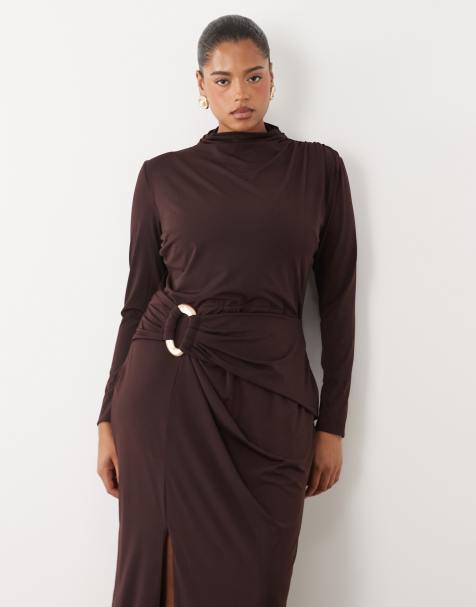 TFNC Plus - vestido maxi en chocolate con detalle de ribete de malla y abertura alta - view 1