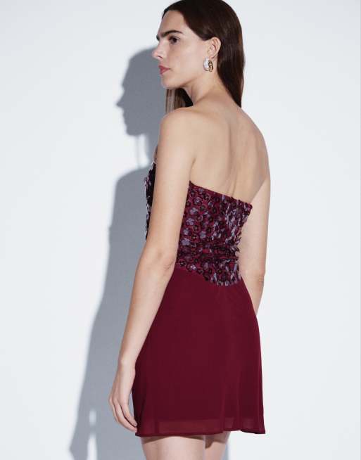 TFNC robe courte à imprimé fleuri, sequins et détail drapé en mousseline, bordeaux, 4 de 4