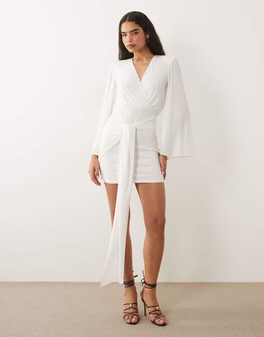 TFNC - Robe courte près du corps à col V et épaulettes avec détail drapé - Blanc, 2 de 4