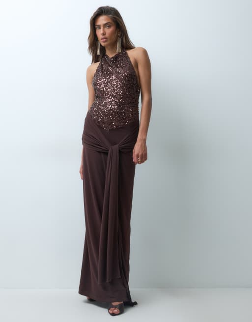 TFNC robe longue à sequins, col bénitier dos-nu, détail drapé, chocolat, 3 de 5