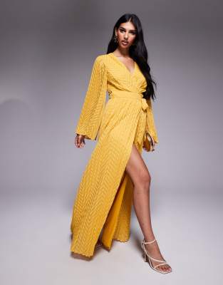 TFNC - Robe portefeuille longue en jacquard plissé - Jaune souci - view 1