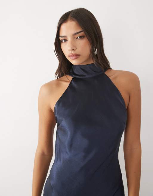 TFNC satijnen hoogsluitende maxi jurk met open achterkant en sjaaldetail in marineblauw, 3 van 4