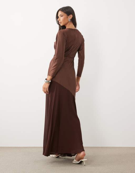 TFNC satin bias rund hals asymmetrisk chiffon maxikjole i chokolade, 4 af 4