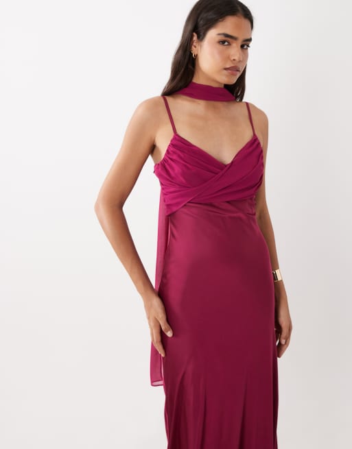 TFNC Satin-Bustier-Maxikleid aus Chiffon mit Schal-Detail in Himbeere, 4 von 4