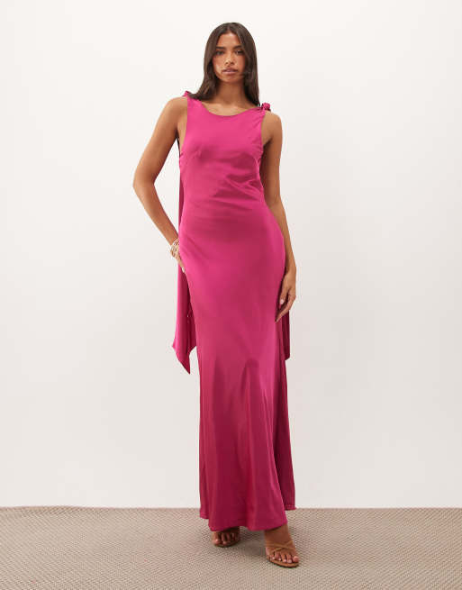 TFNC – Satin-Maxikleid in Dunkelrosa mit tiefem Rückenausschnitt und Schleifenträgern, 4 von 4