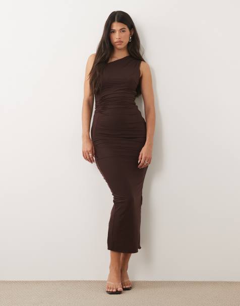 TFNC schimmerndes One-Shoulder-Maxikleid mit Drapierung in Schokobraun - view 1