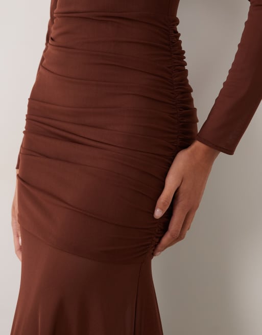 TFNC slinky draperad chiffongmaxiklänning i chokladbrun, 2 av 4