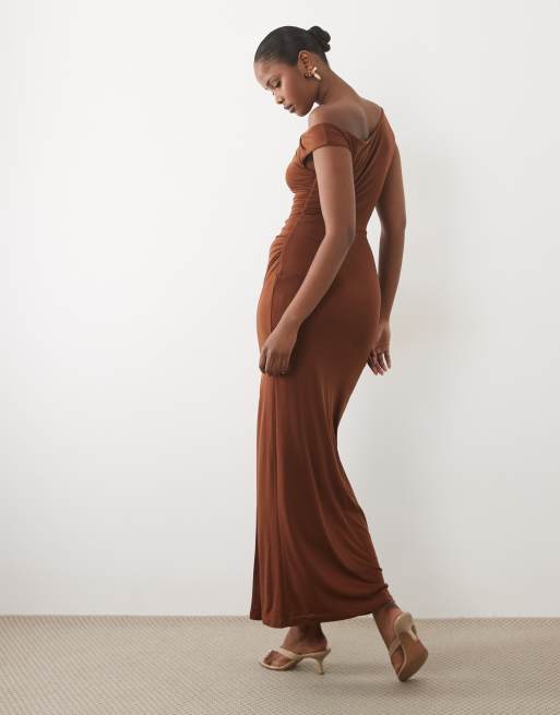 TFNC slinky fallen shoulder thigh split maxi dress in chocolate, 3 of 4