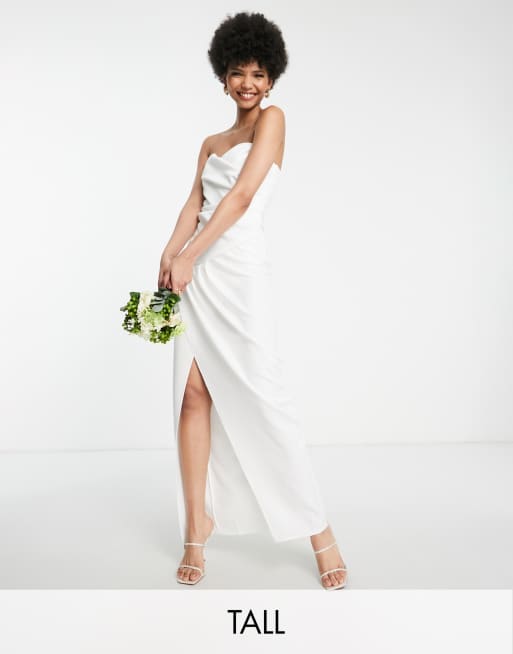 TFNC Tall – Bridal – Kopertowa sukienka maxi z dekoltem bandeau w kolorze kości słoniowej