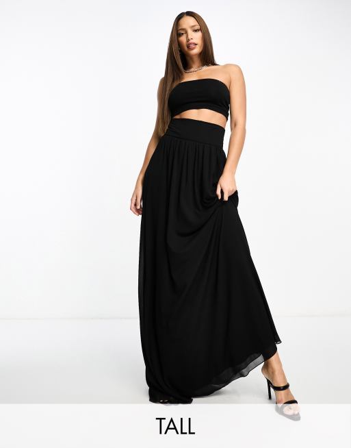 TFNC Tall – Czarna plisowana spódnica maxi 