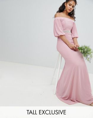 TFNC - Tall - Lange bardot bruidsmeisjesjurk met opvallende mouwen en versierde taille-Roze