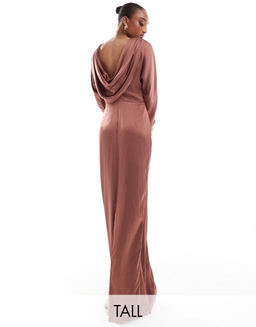 TFNC Tall - Vestito lungo a maniche lunghe in raso color mora con scollo ad anello sul retro