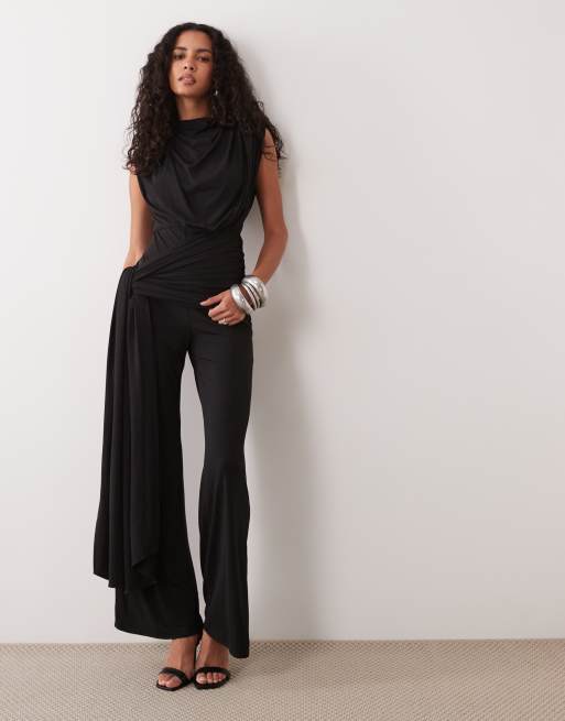 TFNC - Tuta jumpsuit nera con dettaglio drappeggiato e fascia