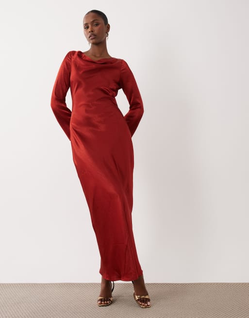 TFNC - Vestido largo rojo luminoso acampanado de manga larga de satén, 2 de 4