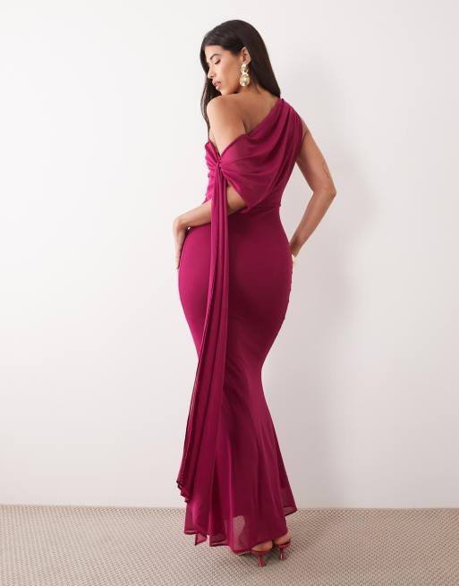 TFNC - Vestido maxi de malla drapeada con un hombro y detalle de lazada en berry, 3 de 4