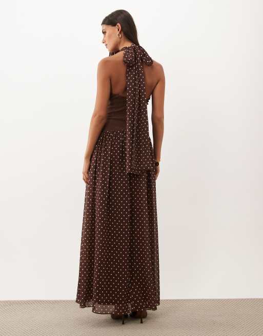 TFNC - vestido maxi halter de gasa con cintura en contraste y lunares chocolate, 4 de 4