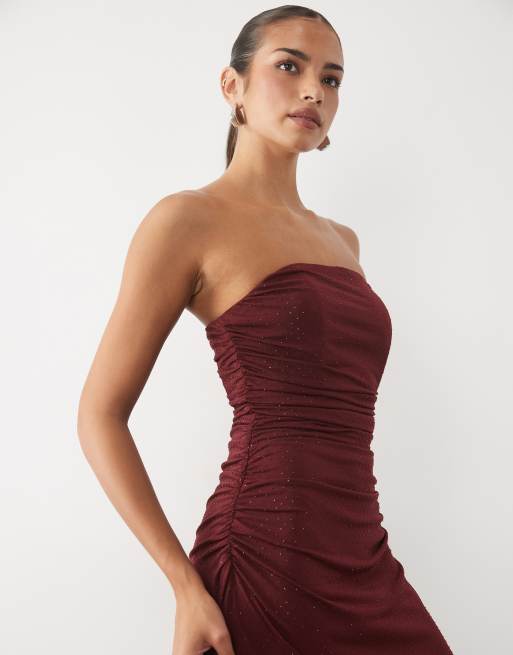 TFNC vestido maxi hotfix palabra de honor con detalle corsé y abertura hasta el muslo en granate, 4 de 4