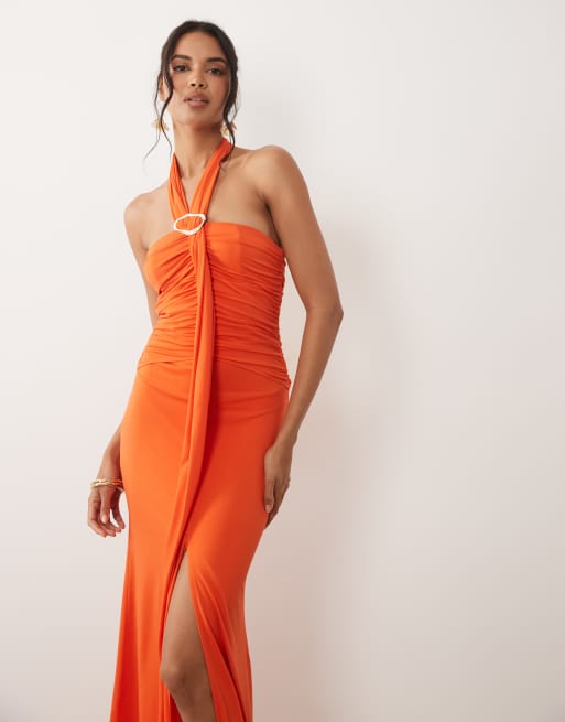 TFNC - Vestito lungo allacciato al collo con finiture arricciate arancione acceso, 2 di 4