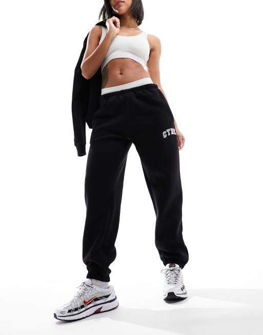 The Couture Club - Afslappede sorte joggingbukser i varsity-stil, 3 af 5