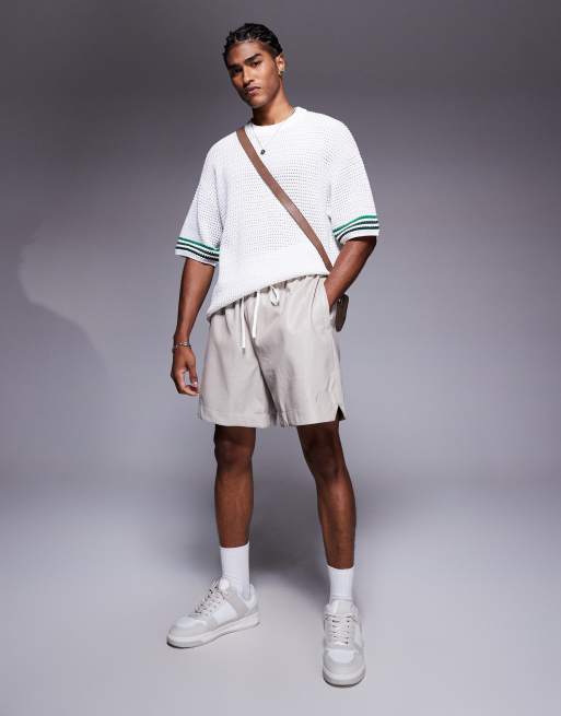 The Couture Club – Basketball-Shorts aus Kunstleder in Steinbeige