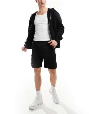 contrast panel cargo shorts in black