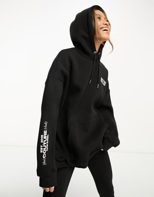 The Couture Club – Czarna bluza oversize z kapturem, naszywką na piersi i nadrukiem na plecach, część zestawu