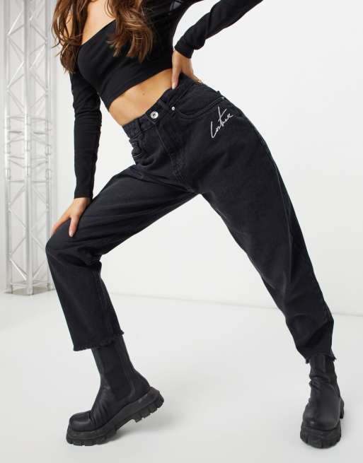 The Couture Club – Czarne mom jeans z rozdarciami, podwyższonym stanem i efektem sprania