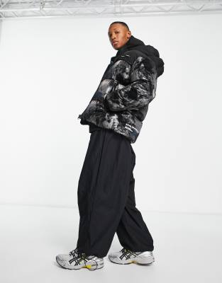 hooded puffer jacket in reflective paneled mountain print-Black