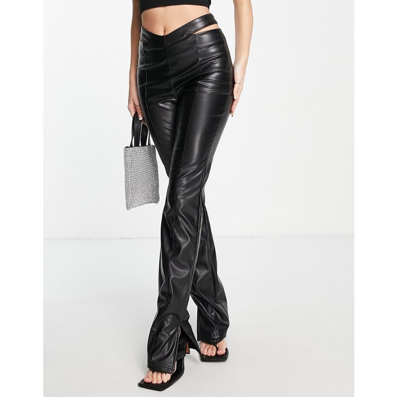 The Couture Club – Hose in schwarzer Lederoptik mit Zierausschnitten an der Taille