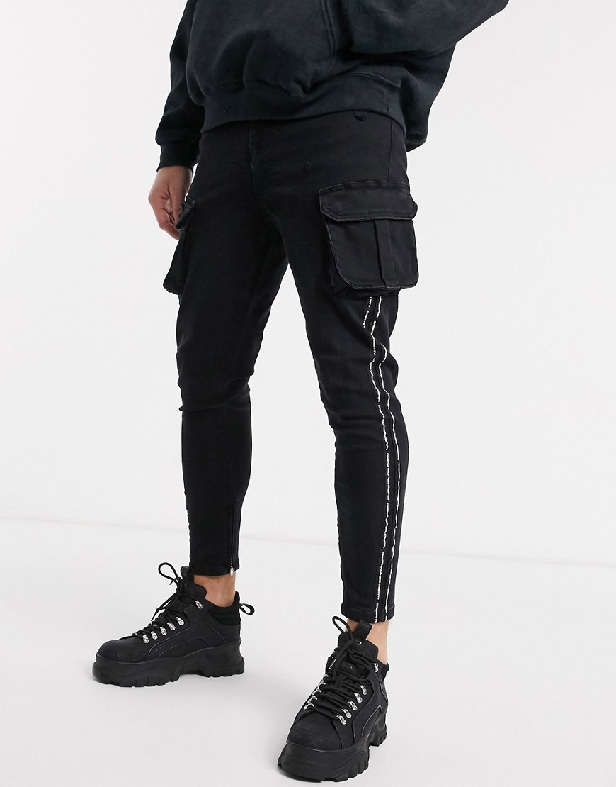 The Couture Club - Jeans cargo con fettuccia nero slavato invecchiato