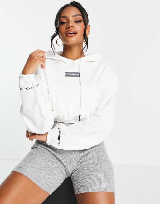 The Couture Club – Lounge – Gerippter Kapuzenpullover in Weiß mit kurzem Schnitt und Gothik-Logo, Kombiteil