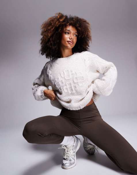 The Couture Club – Oversize-Strickpullover in Beige mit Emblem und geflochtenem Detail - view 1