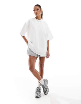 The Couture Club - Oversize-T-Shirt in Weiß mit Logo-Grau