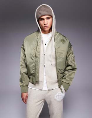 oversized emblem bomber jacket in khaki-Green