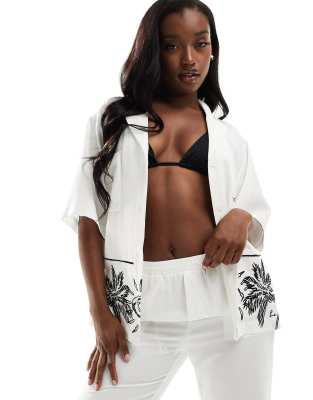 Белая рубашка с вышивкой в виде ладони Couture Club - часть комплекта 16490₽