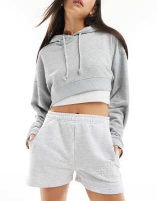 The Couture Club - Pantaloncini grigi con bordi grezzi e logo in coordinato - view 1