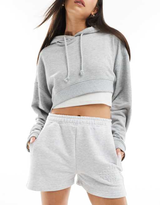 The Couture Club - Short met logopatch in grijs, deel van co-ord set
