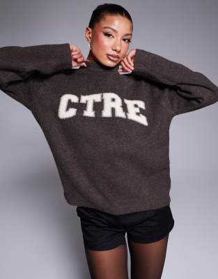 The Couture Club - Strickpullover in Braun mit „CTRE"-Print