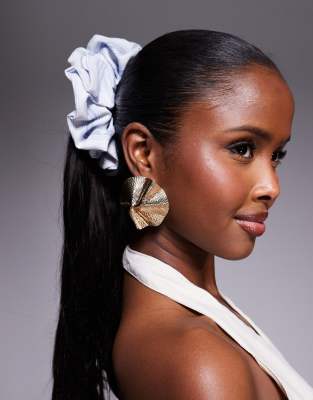 striped scrunchie in blue