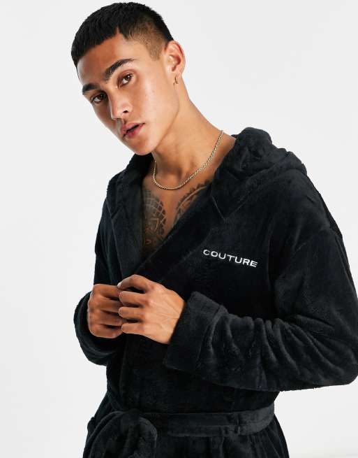 The Couture Club – Svart morgonrock, 2 av 4