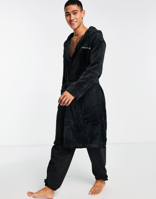 The Couture Club – Svart morgonrock, 3 av 4
