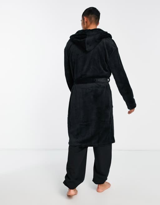 The Couture Club – Svart morgonrock, 4 av 4
