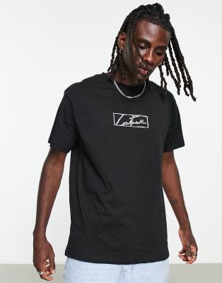 T-shirt in black with box logo print