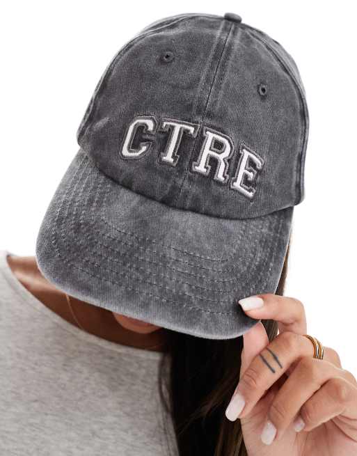 The Couture Club - Varsity pet met 'CTRE' logo in grijs met wassing 