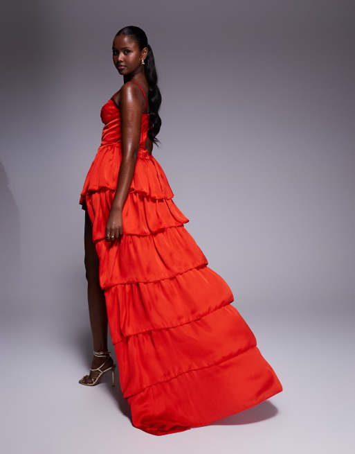 The Dolls House Circa – Dolce – Gestuftes Maxikleid in Rot mit nach hinten abfallendem Rüschensaum, 4 von 4