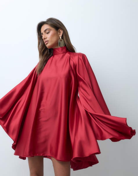 The Dolls House Circa Lorena satynowa mini sukienka z wysokim dekoltem i odkrytymi plecami w kolorze burgundowym - view 1