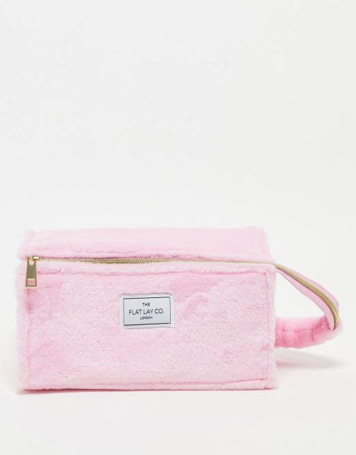 The Flat Lay Co. × ASOS Exclusive – Różowa puszysta kosmetyczka z podszewką w kratkę vichy ściągana na sznurek 