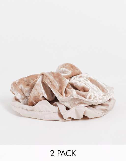 The Flat Lay Co. × ASOS EXCLUSIVE – Zestaw gumek do włosów w kolorze beżowoszarym i z beżowoszarego gniecionego aksamitu