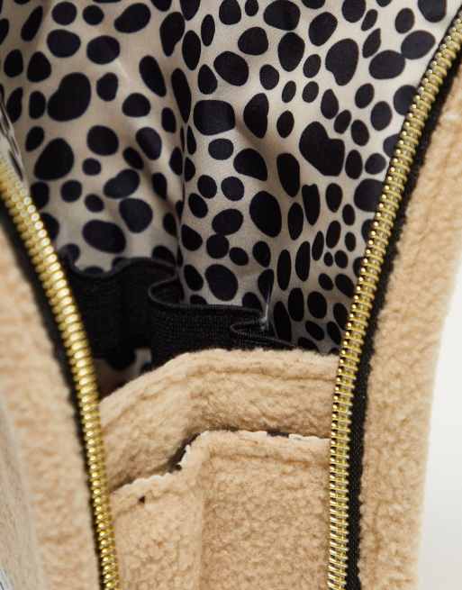 The Flat Lay Co. - Custodia per pennelli rigida in pile borg beige leopardato - In esclusiva per ASOS , 4 di 4